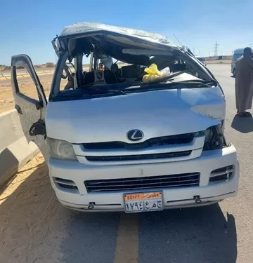 فتح الطريق الدولي بمطروح بعد انقلاب ميكروباص.. مصرع شخص وإصابة 7 آخرين