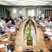 رئيس جامعة المنصورة يكرم المشاركين في برنامج تدريبي حول التعاقدات والموازنة