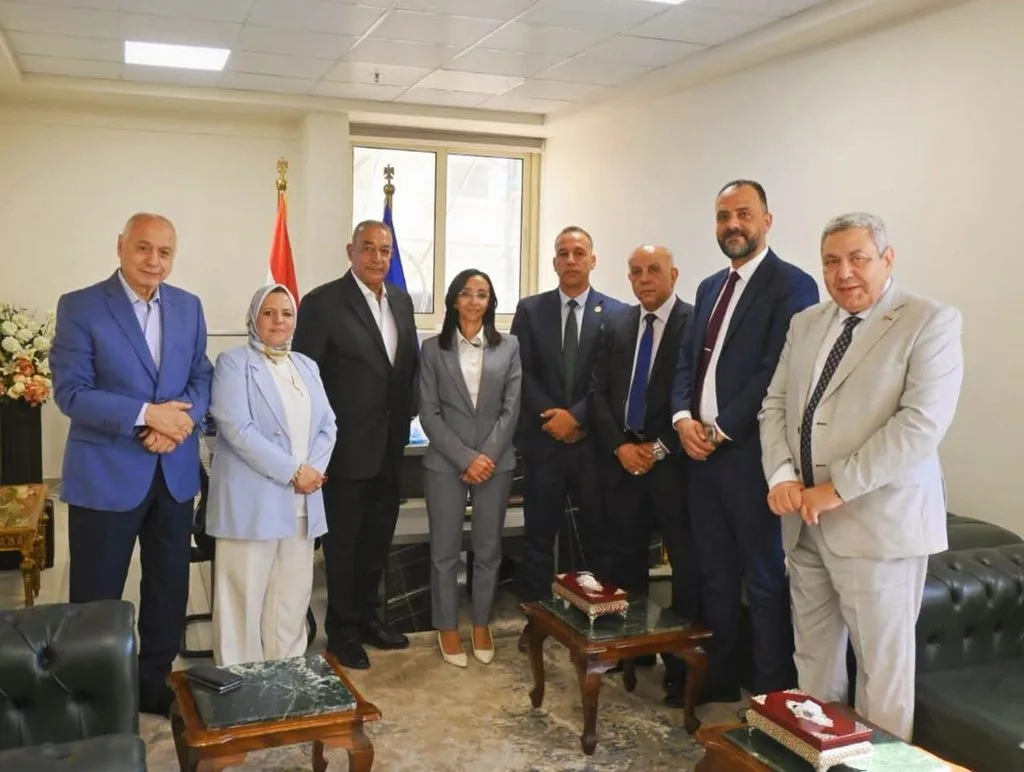 محافظ البحيرة تلتقي أعضاء فرع التحالف الوطني لبحث جهود العمل الأهلي المقبلة