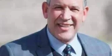 قرار جمهوري بمد خدمة محمد إبراهيم دسوقي وكيلاً لوزارة التربية والتعليم بأسيوط لمدة عام