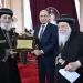 محافظ المنيا يتسلم درع اليوبيل الذهبي من البابا تواضروس الثاني في احتفالية الكنيسة بملوي