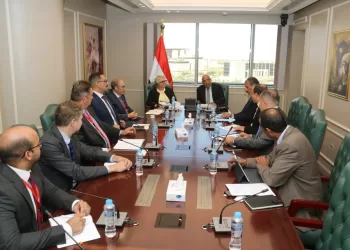 وزير الكهرباء يبحث مع سفيرة فنلندا و”وارتسيلا” تعزيز التعاون في الطاقة المتجددة وتطوير الشبكة