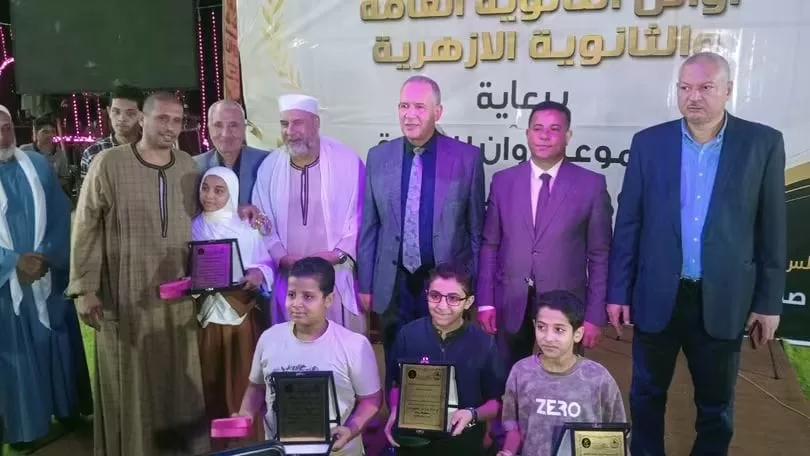 وكيل تعليم أسيوط يشهد تكريم أوائل الشهادات العامة والأزهرية بالبداري
