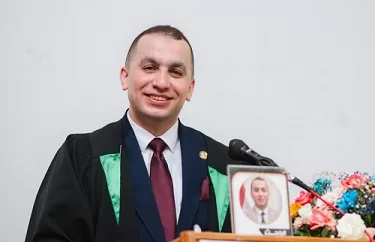 الإعلان المضلل في قفص الاتهام.. دراسة قضائية تكشف ثغرات الخداع التسويقي وتضع حلولًا تشريعية 1 - جريدة الجمهورية وزير المالية أمام الغرفة الأمريكية: إعداد برنامج اقتصادي جديد وعرضه للنقاش العام قريبًا