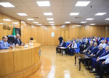 وزير التعليم يبحث مع القيادات التعليمية بالمنيا تحديات انتظام الدراسة وتطوير المدارس