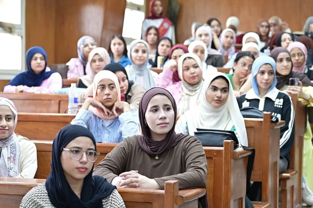 رئيس جامعة القاهرة يلتقي مجلسي «التربية للطفولة المبكرة» و«التربية النوعية».. ومبادرات جديدة لحماية الأطفال ودعم الفنون والاستثمار