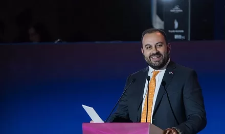 السفارة الأمريكية في القاهرة تحتفل بأول دفعة من خريجي البرنامج المزدوج بين جامعتي الجلالة وولاية أريزونا 1 - جريدة الجمهورية رئيس جامعة المنيا أصدر قرارات بتعيين قيادات جديدة بكلية التمريض