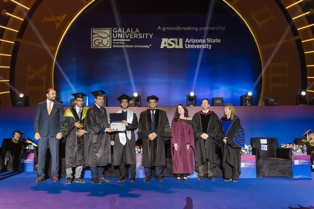 السفارة الأمريكية في القاهرة تحتفل بأول دفعة من خريجي البرنامج المزدوج بين جامعتي الجلالة وولاية أريزونا 2 - جريدة الجمهورية WhatsApp Image 2026 09 24 at 9.39.47 PM 3 - جريدة الجمهورية