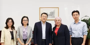 رئيس أكاديمية الفنون تطرح من بكين دراسة لشراكة استراتيجية مع الأكاديمية المركزية للدراما بالصين