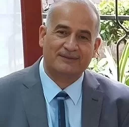 محمد قنديل يهنئ المعلمين المثاليين بإدارة أشمون التعليمية