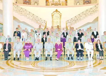 وزير الدفاع يُكرِّم عددًا من القادة الذين «أوفوا العطاء»