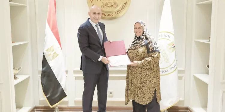الدولة تنتصر لكرامة المعلم