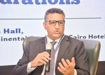 محافظ البحر الأحمر يزور مستشفى 57357 ويعلن حشد جهود المحافظة لدعم مبادرة «من قلب الغردقة.. أمل لأبطالنا»