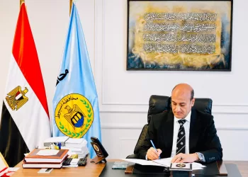 محافظ أسيوط يلتقي أعضاء مجلسي النواب والشيوخ لبحث مطالب المواطنين