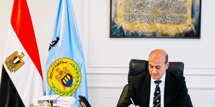 محافظ أسيوط يلتقي أعضاء مجلسي النواب والشيوخ لبحث مطالب المواطنين