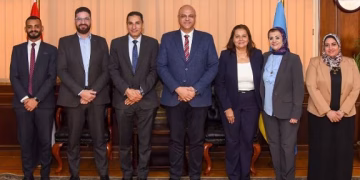 محافظ الإسكندرية يبحث مع «تنظيم الاتصالات» تعزيز التعاون المشترك