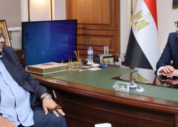 محافظ الجيزة يلتقي رئيس شركة المياه والصرف الصحي لبحث ملفات العمل واستعدادات الشتاء