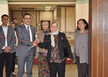جامعة القاهرة تفتتح ركنًا لمركز المعلومات ودعم اتخاذ القرار لإتاحة إصدارات رقمية للطلاب والباحثين